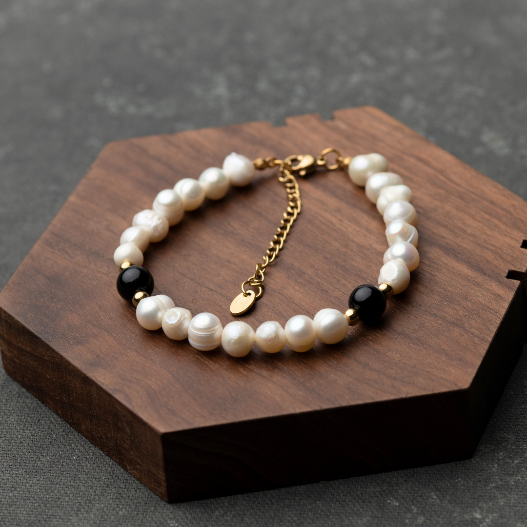 Onyx Stone - Genuine Pearls Bracelet