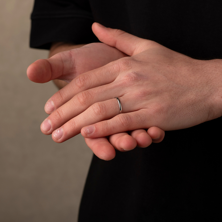 Man wearing a silver simple band ring 2mm