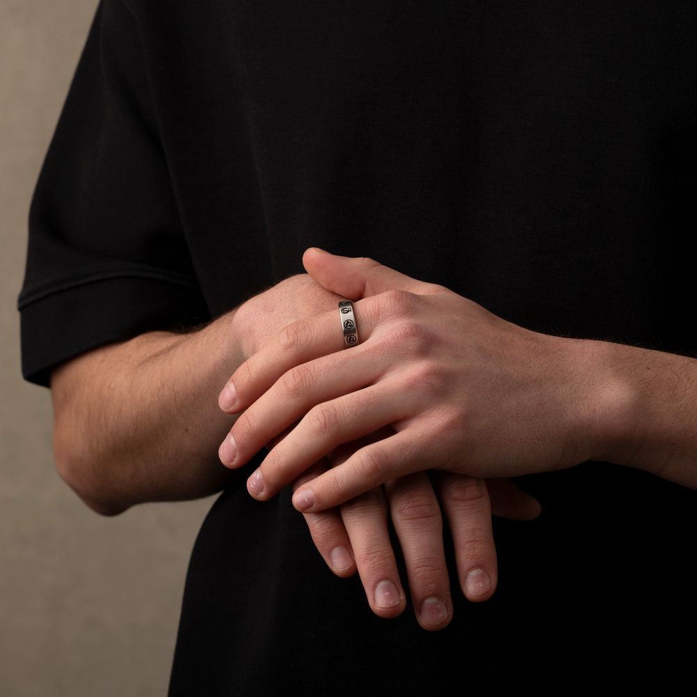 Man wearing 6mm Silver Freedom Band Ring