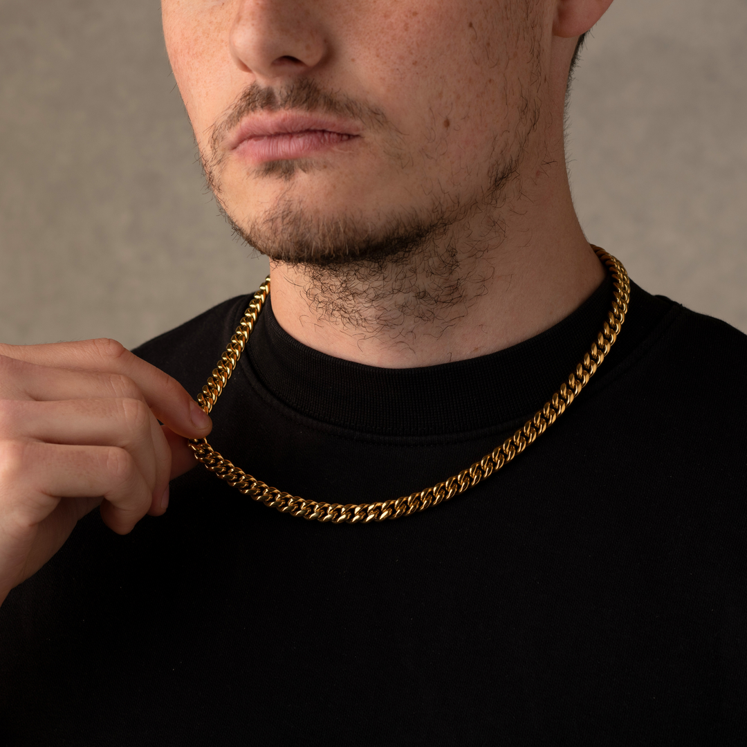 Man Wearing a Gold Cuban Chain Necklace 7MM
