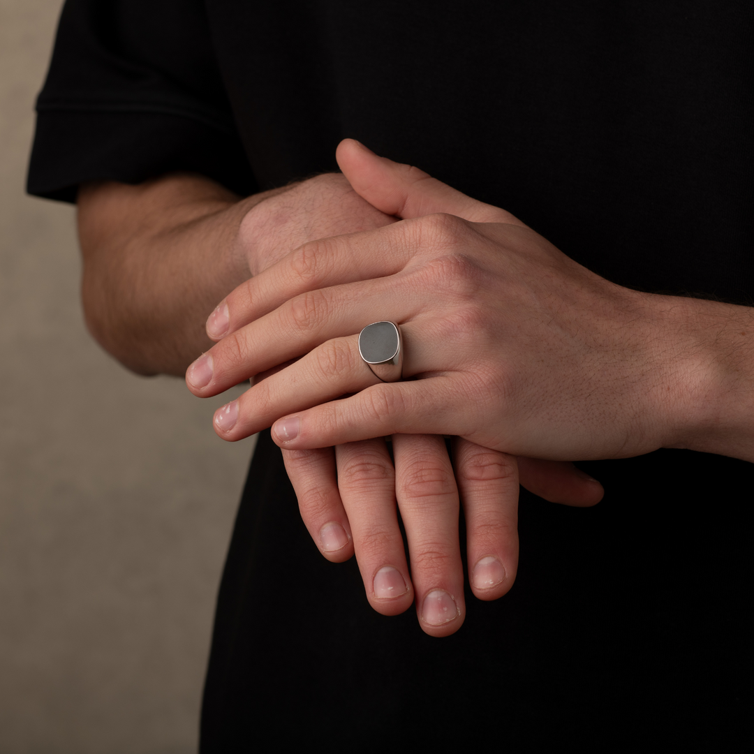 Silver Onyx Stone 20MM Signet Ring – Outrage London Silver Onyx Stone 20MM Signet Ring – Outrage London