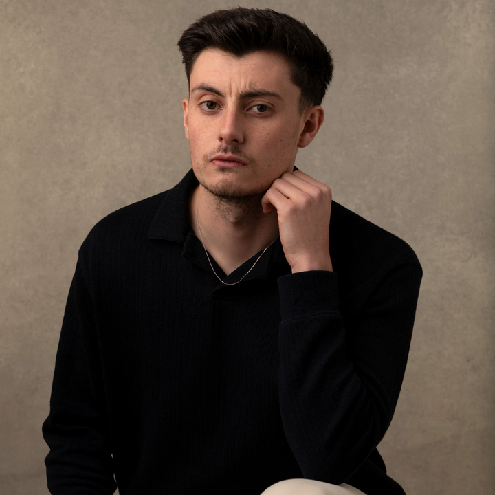 Man wearing a 1mm 925 silver necklace