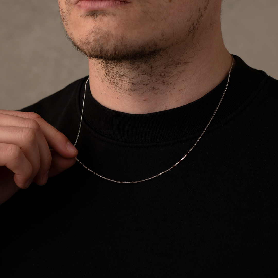 Man wearing a 1mm 925 silver necklace