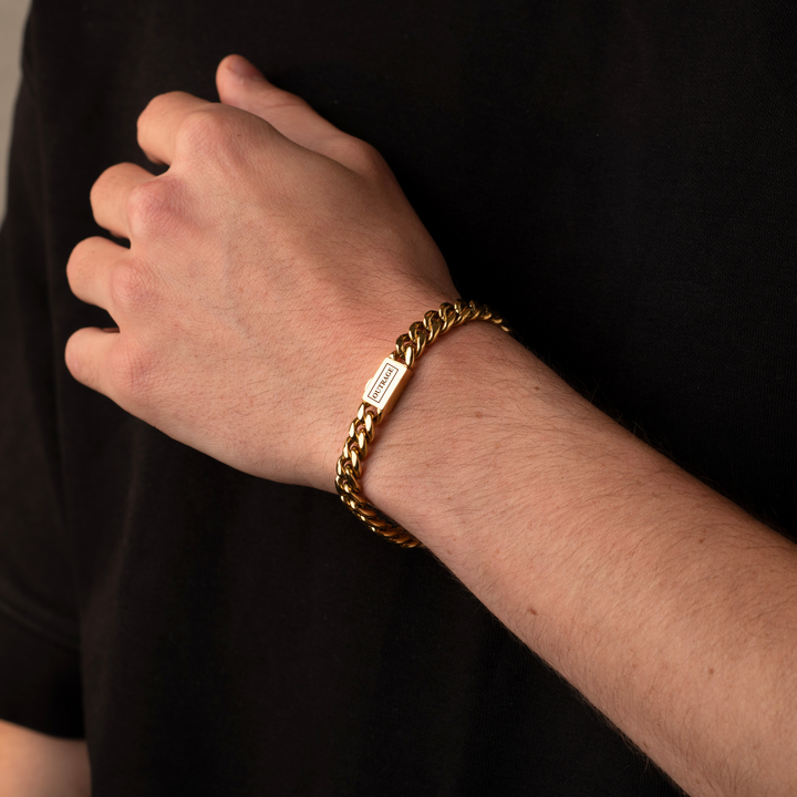 Man Wearing a Gold Cuban Chain Bracelet 7MM